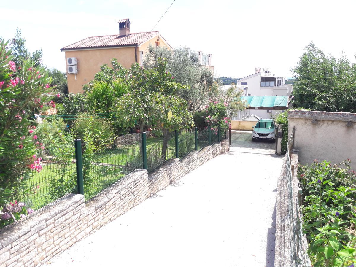 Vacation Home Licinius Liznjan Exterior photo